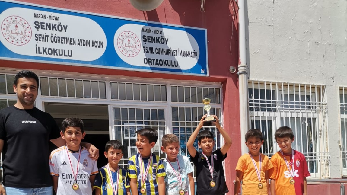 OKULUMUZDA SINIFLAR ARASI DÜZENLENEN FUTBOL TURNUVASI ŞAMPiYONU BELLİ OLDU.